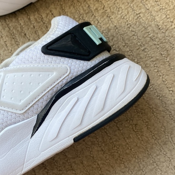 PUMA Sneakers, White, size 8 - Picture 13 of 16